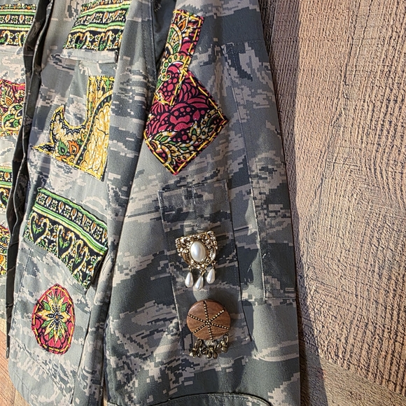 Upcycled Camouflage Utility Military Jacket - Picture 9 of 16